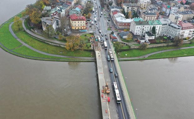 Otwarcie Mostu Dębnickiego później. Deszcz pokrzyżował plany 