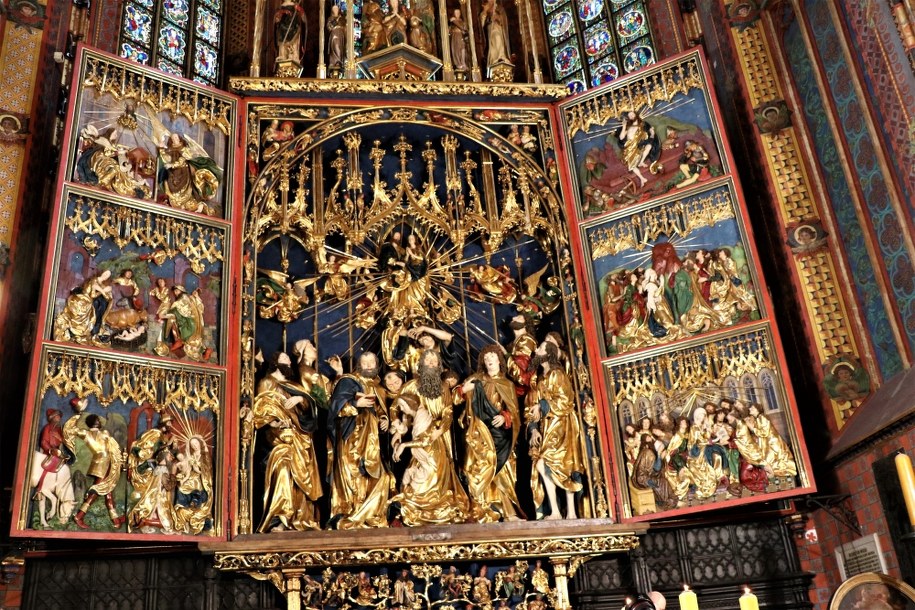 Otwarcie ołtarza po konserwacji /Jacek Skóra /RMF24