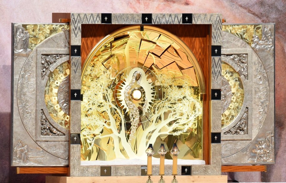 Otwarcie ołtarza "Światło Pojednania i Pokoju" /Radek Pietruszka /PAP