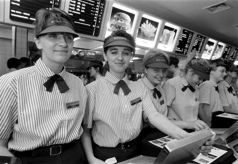 Otwarcie pierwszego baru Mc Donald's w Polsce. /Jacek Domiński /Reporter