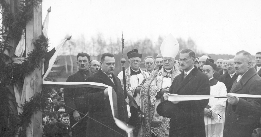 Otwarcie północnego odcinka magistrali kolejowej w 1930 roku /Z archiwum Narodowego Archiwum Cyfrowego