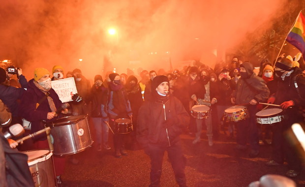 "Otwarcie sezonu". W Warszawie odbył się protest Strajku Kobiet