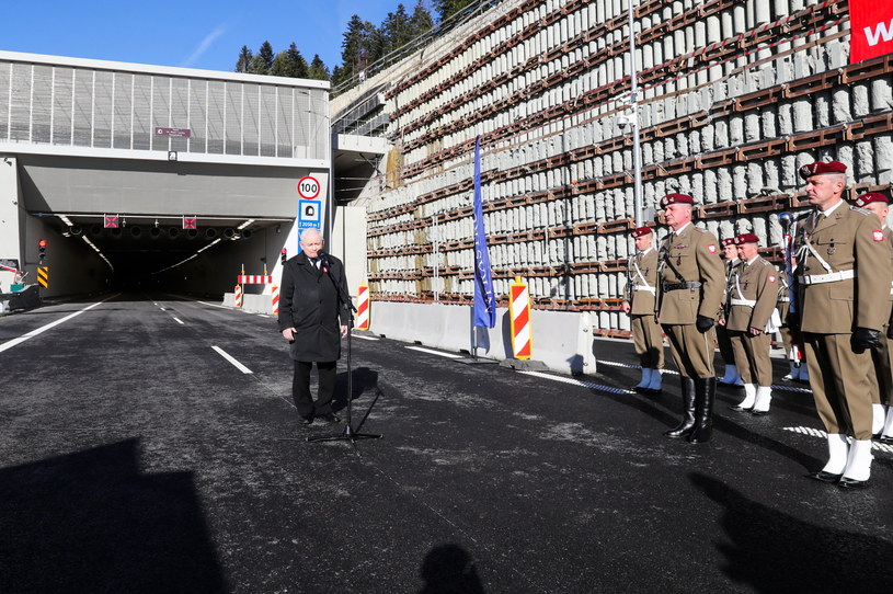 Otwarcie tunelu zdecydowanie nie było skromną uroczystością... / 	Grzegorz Momot    /PAP