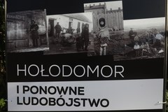 Otwarcie wystawy pt. "Hołodomor i ponowne ludobójstwo" w Galerii Plenerowej Muzeum Łazienek Królewsk