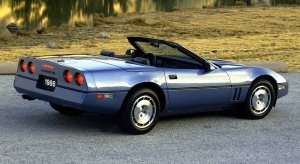 Otwarta wersja Corvette C4 dołączyła do coupe w 1986 roku. /Chevrolet