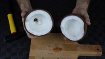 Otwieranie kokosa - domowy sposób na otwieranie i obieranie kokosa