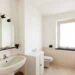 Otwierasz okno po prysznicu? To błąd