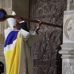 Otworzyły się drzwi katedry Notre Dame. Światowi przywódcy na ceremonii