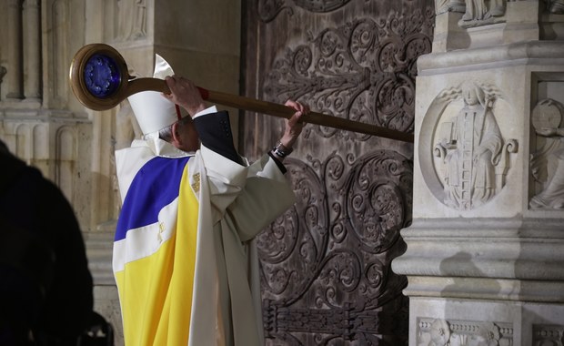 Otworzyły się drzwi katedry Notre Dame. Światowi przywódcy na ceremonii