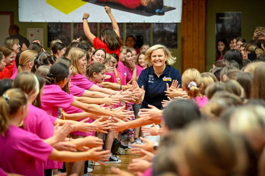 Otylia Jędrzejczak podczas akcji "Mistrzynie w Szkołach" / 	Bartłomiej Zborowski    /PAP
