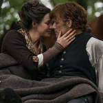 "Outlander": Starz wyjaśnia sytuację z prequelem! Diana Gabaldon na pokładzie?