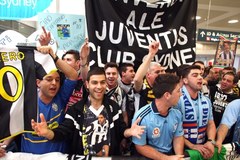 Owacyjne powitanie Del Piero na australijskim lotnisku