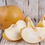 gruszki Owoc, który ma tylko 42 kcal, dużo potasu i magnezu. Mało osób wie, że gruszka nashi jest najlepsza na upały