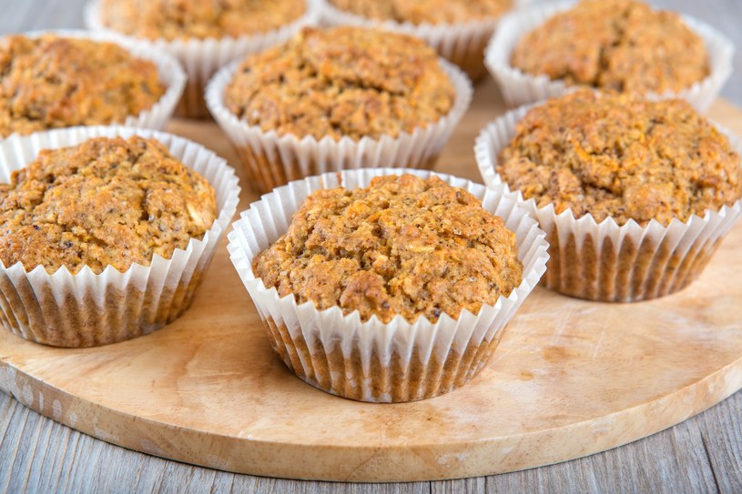 Owsiane muffinki są zdrowym i pełnowartościowym drugim śniadaniem. /Pixel