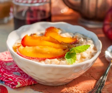 Owsianka, która daje moc na cały dzień. Nieoczywisty składnik wycisza skołatane nerwy i działa ochronnie 