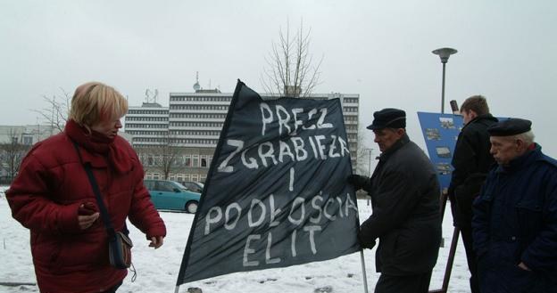 Ożarow Mazowiecki - tam zarabia się średnio 4200 zł mimo przekonaniu o grabieży... Fot. Piotr Fotek /Reporter