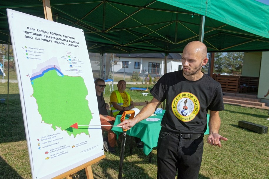 Oznaczenie "nowego" Geometrycznego Środka Polski odbyło się w Nowej Wsi koło Kutna /	Grzegorz Michałowski   /PAP