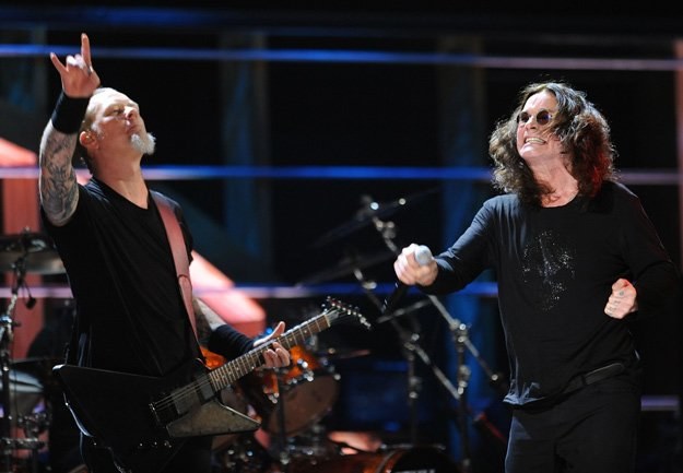 Ozzy Osbourne (z prawej) z Jamesem Hetfieldem - fot. Stephen Lovekin /Getty Images/Flash Press Media