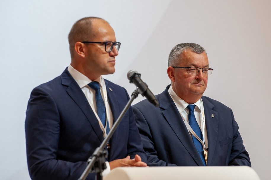 P.o. Generalnego Dyrektora Tomasz Żuchowski i minister infrastruktury Andrzej Adamczyk /Materiały prasowe