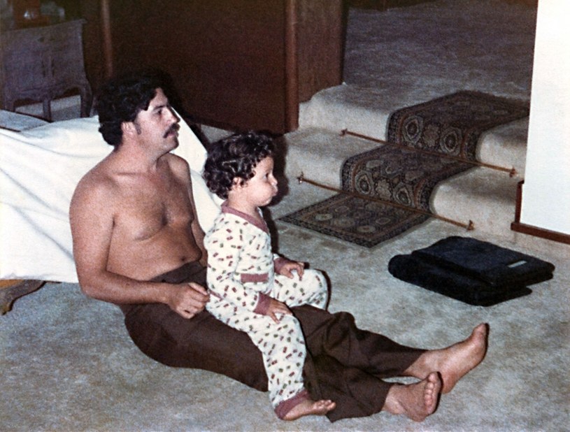 Pablo Escobar z synem, ok. 1980 roku. Juan Pablo Escobar: Mój ojciec był dla nas czuły i troskliwy /Everett Collection /East News