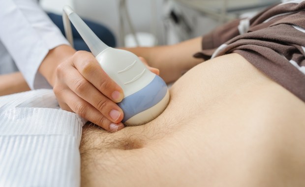 Pacjent z "tykającą bombą" w brzuchu. Lekarze: Akcja profilaktyczna uratowała życie 