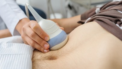 Pacjent z "tykającą bombą" w brzuchu. Lekarze: Akcja profilaktyczna uratowała życie 