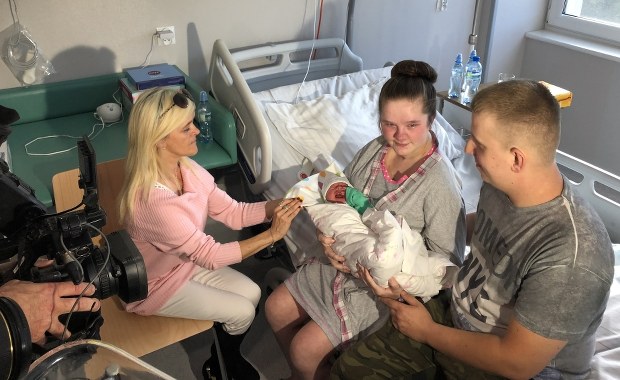 Pacjentka, która po ciężkim udarze urodziła córkę, wraca do zdrowia