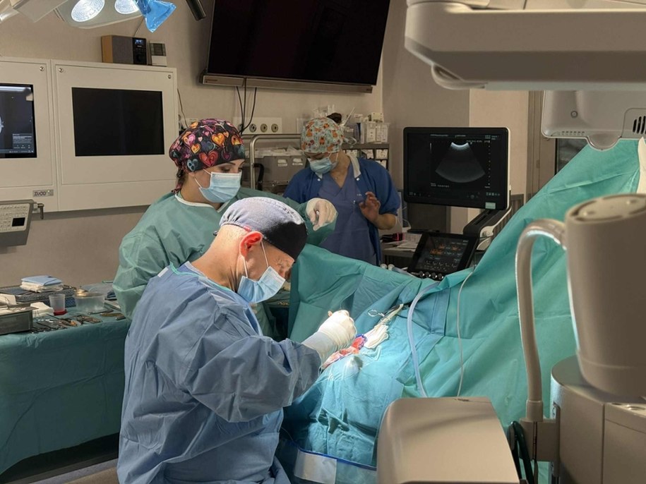 Pacjentka świadoma w czasie operacji. To 70-letnia kobieta z guzem mózgu /Szpital Wojskowy w Krakowie /