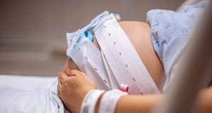 Pacjentka zmarła po cesarskim cięciu. Dwóch lekarzy z zarzutami