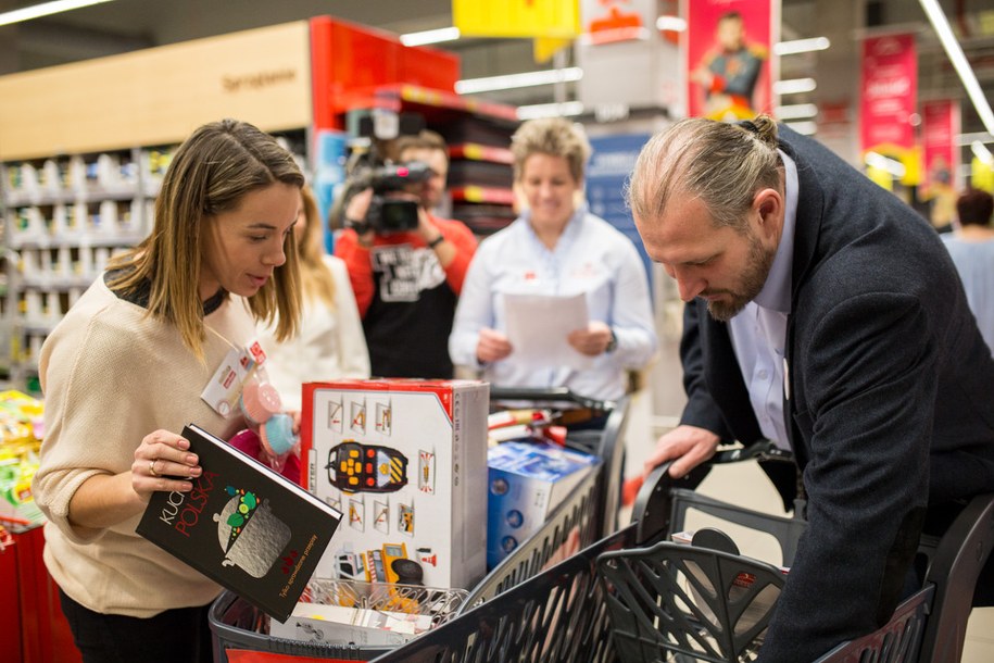 Paczka trafi do pani Kasi, która samotnie wychowuje niepełnosprawnego syna /Szlachetna Paczka /Materiały prasowe