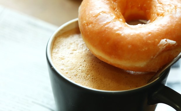 Pączki, kawa i fałszywy policjant. Mundurowi zatrzymali 41-latka