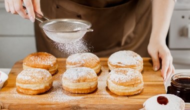 Pączki z tym nadzieniem smakują o niebo lepiej niż z dżemem. Robię co roku 