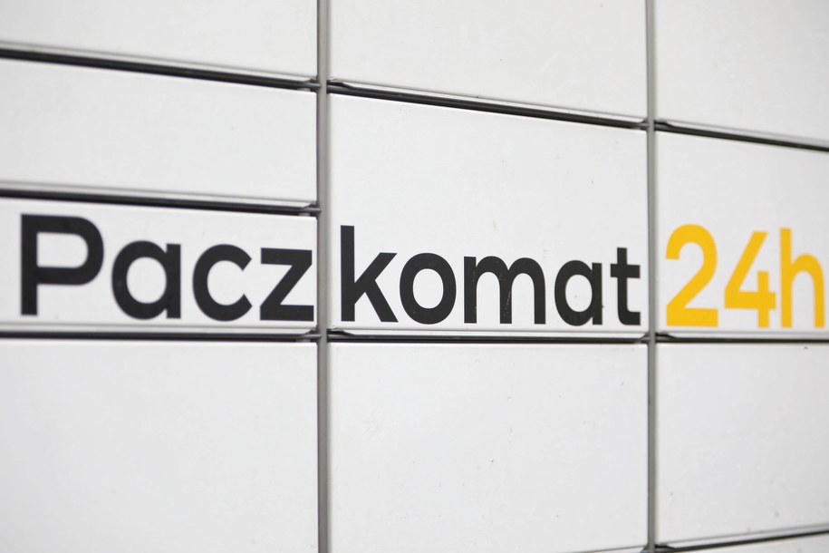 Paczkomat InPost w Warszawie / 	Leszek Szymański    /PAP