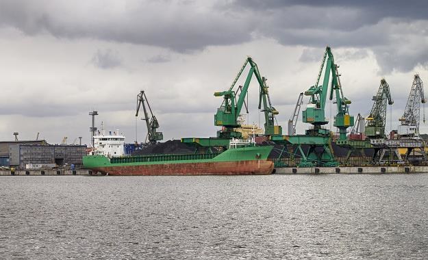 Pakiet portowy ma poprawić konkurencyjność polskich portów (nz. port w Gdyni) /&copy;123RF/PICSEL