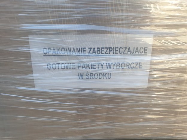 Pakiety dotarły już do szczecińskiego urzędu /Aneta Łuczkowska /RMF FM