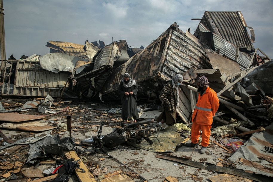 Pakistan zaatakował szpital w Kabulu. Bliscy szukają ciał /SAMIULLAH POPAL /PAP