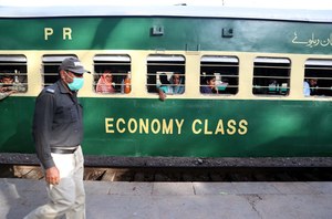 Pakistan: Zbiorowy gwałt podczas podróży pociągiem