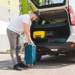 Pakujesz auto na wakacje? Najpierw zajrzyj pod podłogę bagażnika