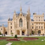 Pałac jak z bajki. To jedno z najczęściej odwiedzanych miejsc w Czechach