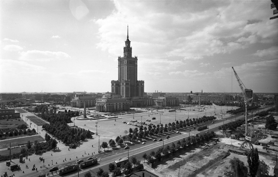 Pałac Kultury i Nauki wraz z Placem Defilad w czasach PRL /Ze zbiorów Narodowego Archiwum Cyfrowego