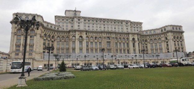 Pałac Parlamentu w Bukareszcie /Peter Kneffel / dpa /PAP