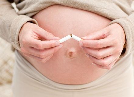 Paląc w ciąży narażasz na szkodliwe działanie dymu tytoniowego nie tylko siebie ale i dziecko /&copy; Panthermedia
