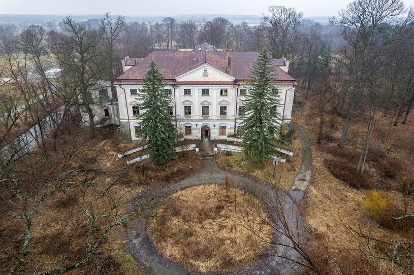 Pałac w Koniecpolu został wystawiony na licytację. Cena wywoławcza to 2,86 mln zł / Izba Administracji Skarbowej w Katowicach /