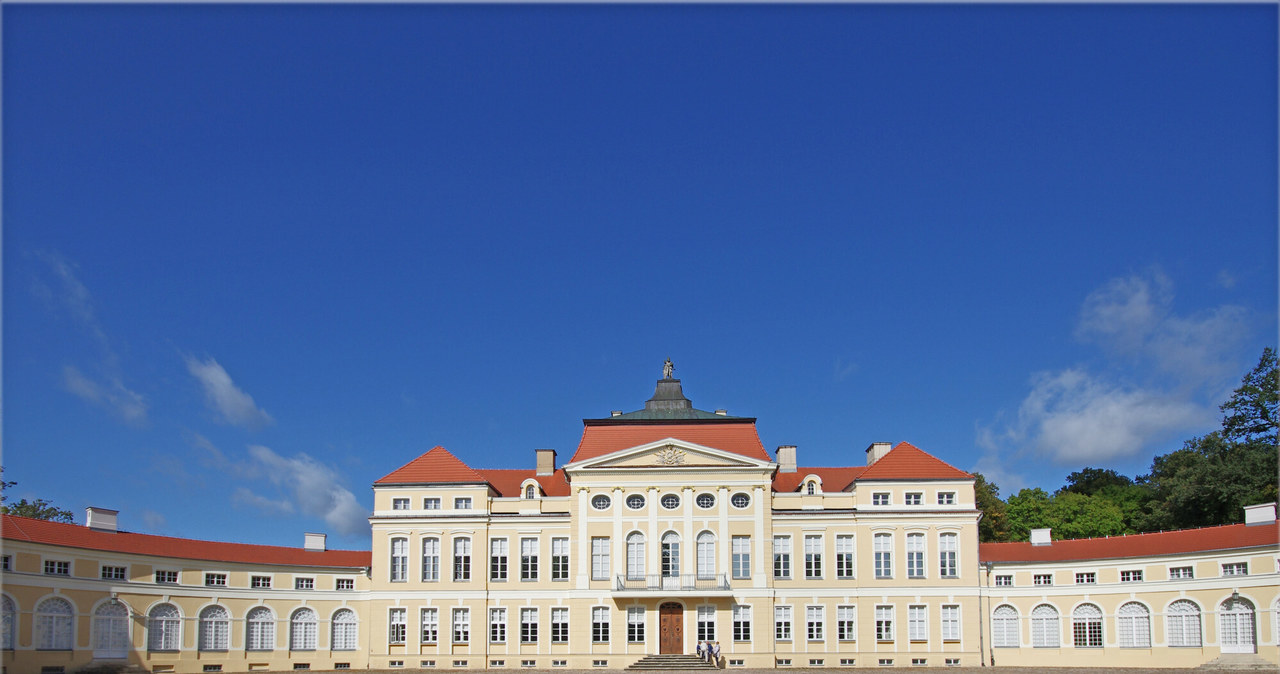 Pałac w Rogalinie to świetny sposób na jednodniowy urlop. /Marek BAZAK/East News /East News