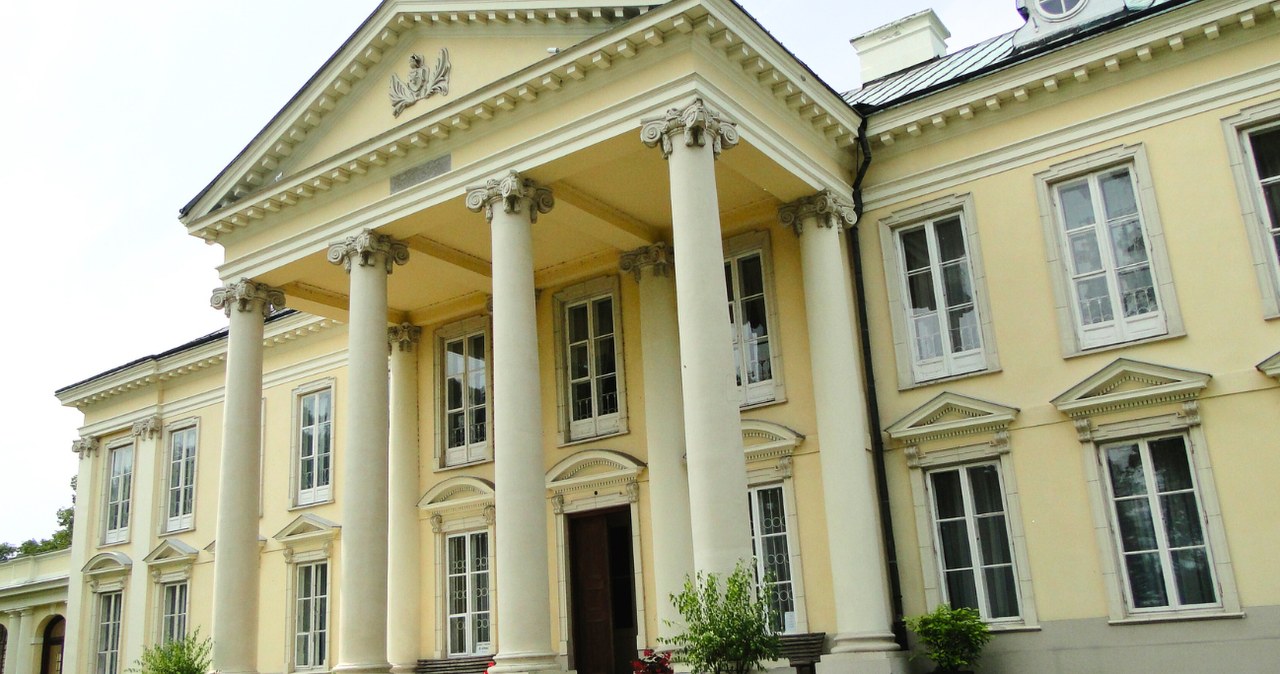 Pałac Walewskich w Walewicach robi spektakularne wrażenie /Danuta Ruminowicz /CC BY-SA 3.0 PL