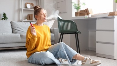 ​Palący problem narasta. WHO: 15 mln dzieci sięga po niebezpieczną używkę