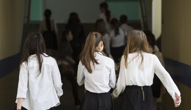 Palcem po okładce