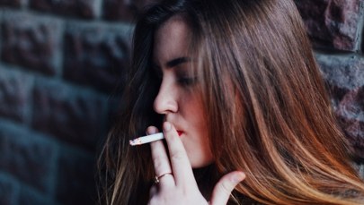 Palenie może pogłębiać depresję u nastolatków? Nowe ustalenia naukowców
