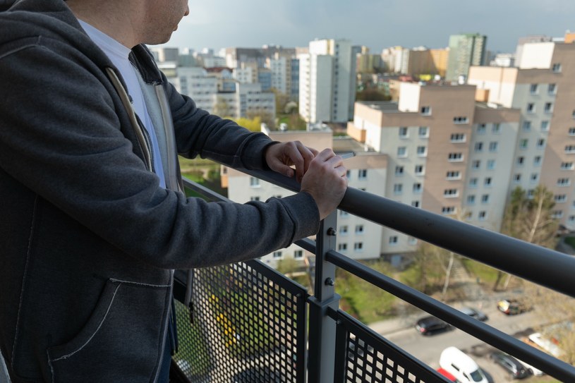 Palenie na balkonie a mandat. /ARKADIUSZ ZIOLEK/East News /East News