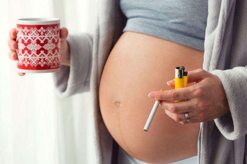 Palenie w ciąży może uszkodzić słuch dziecka /123RF/PICSEL